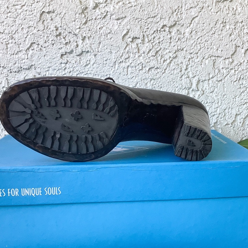 John Fluevog Leather Heels - Picture 6 of 8